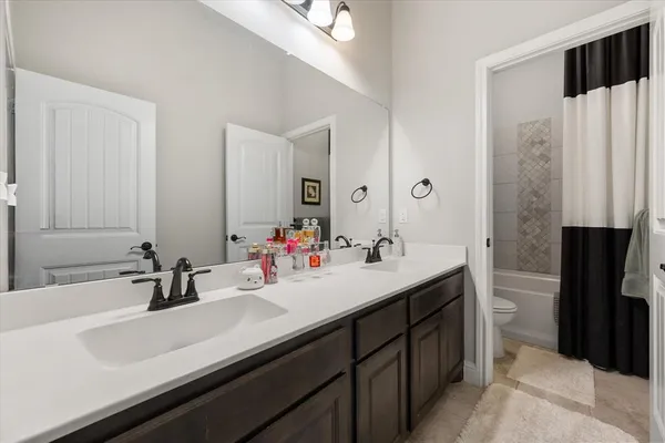 $345,000 | 118 Basswood Drive, Red Oak, TX 75154
