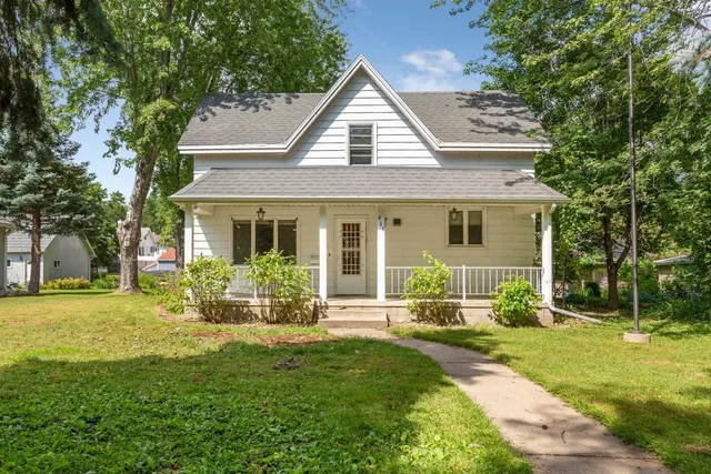 $215,000 | 808 South 5th Street, St. Peter, MN 56082