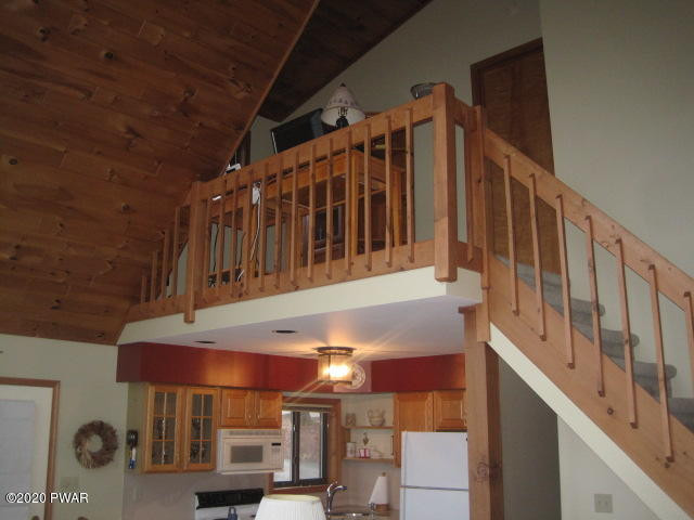 157 Lakeview Road Greentown, PA 18426 - Photo 21 of 34 18 LOFT AREA (2)