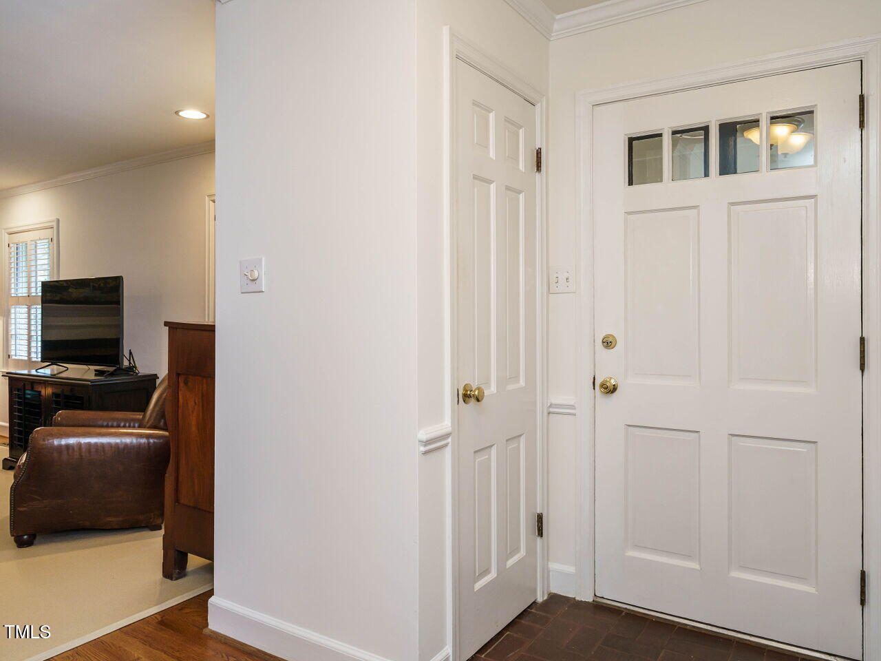004-1280x960-foyer