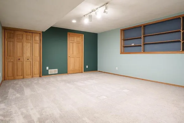 $549,900 | 12192 Carberry Lane, Roscoe, IL 61073