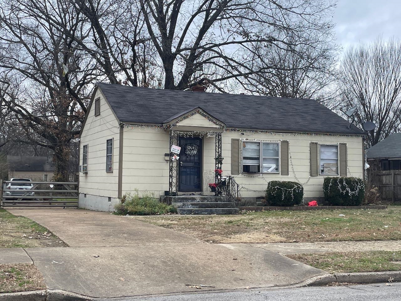 1065 Berclair Road Memphis, TN 38122 - Photo 2 of 2 View of bungalow