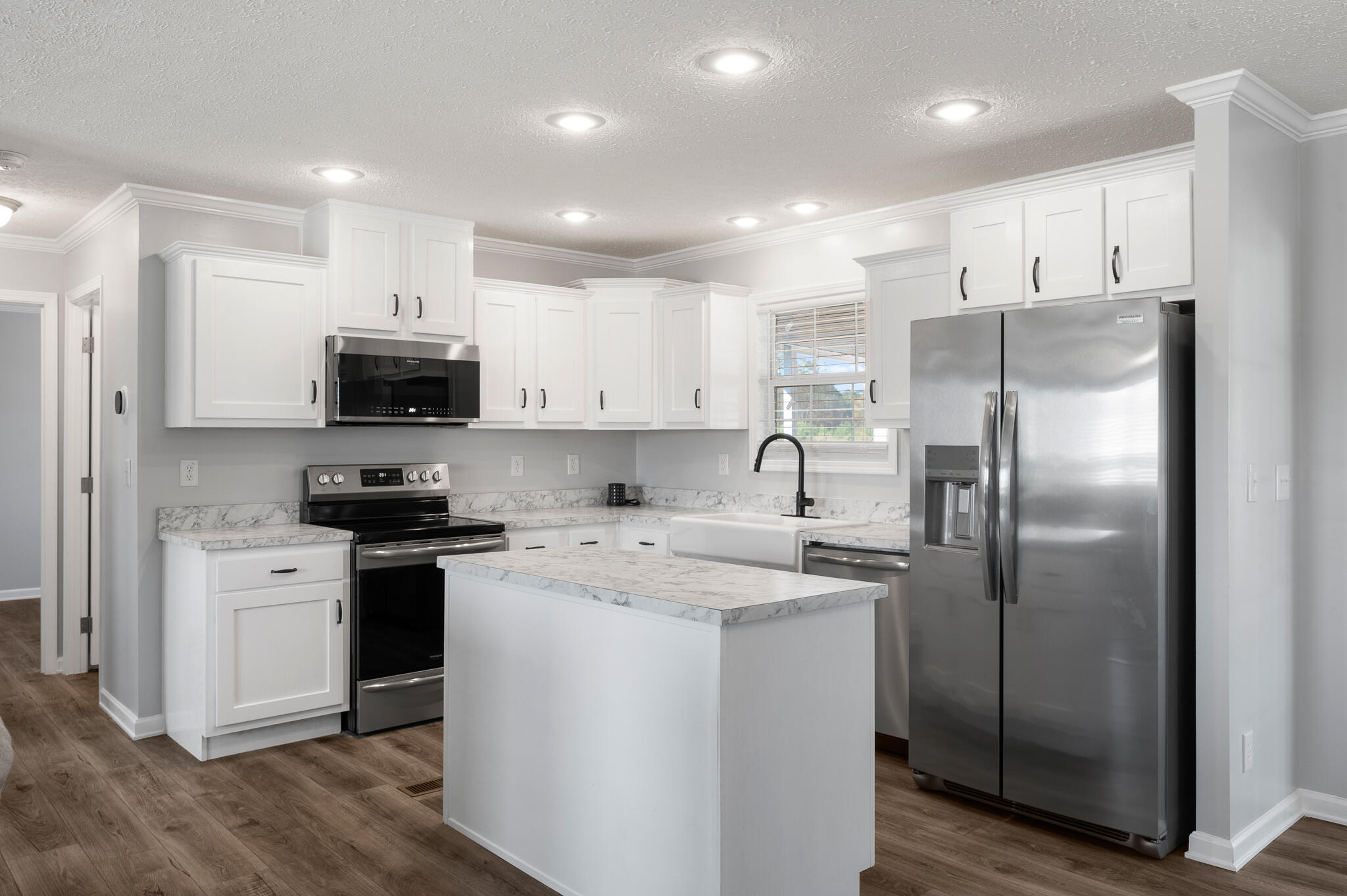 356 Westbury Road Bowman, SC 29018 - Photo 11 of 40 Open and bright kitchen