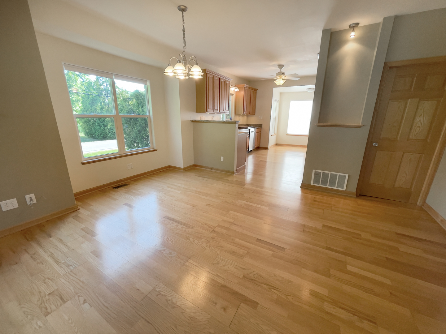 N510 Pleasant Hill Road Wheaton, IL 60187 - Photo 8 of 28