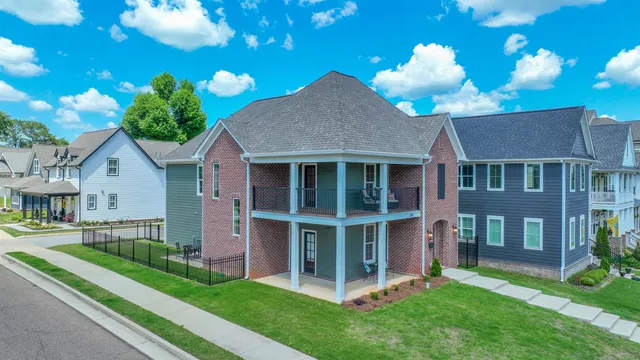 $2,800 | 267 West Deaderick Street, Jackson, TN 38301