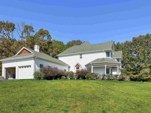 $550,000 | 310 Woods Cemetery Road, Hickory Valley, TN 38042