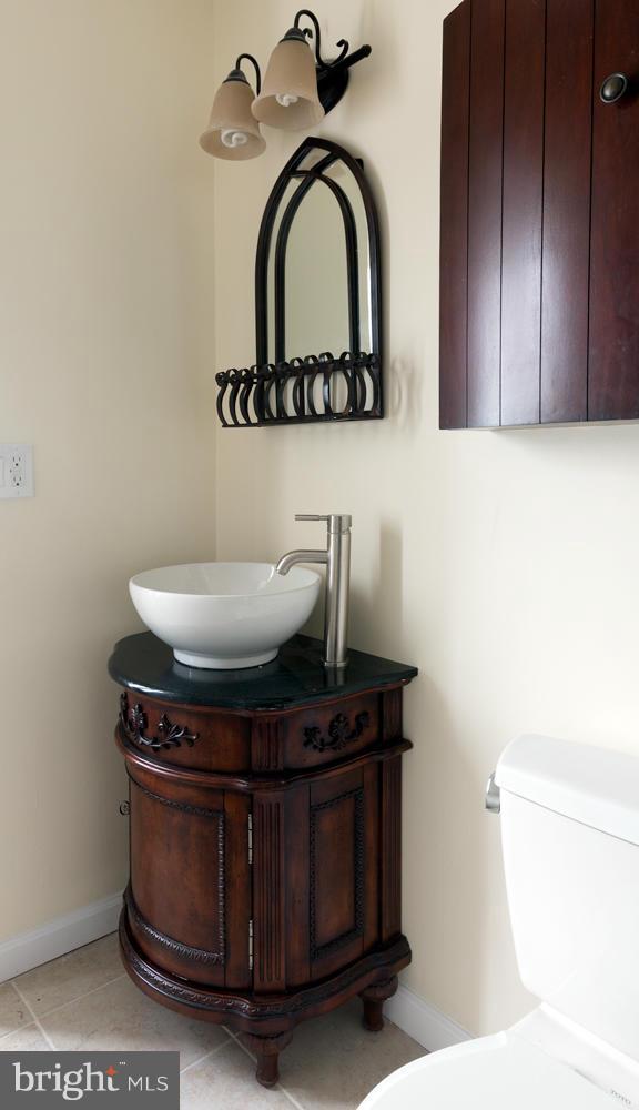 35 Thrush Road Sterling, VA 20164 - Photo 12 of 20 Bath (Master)