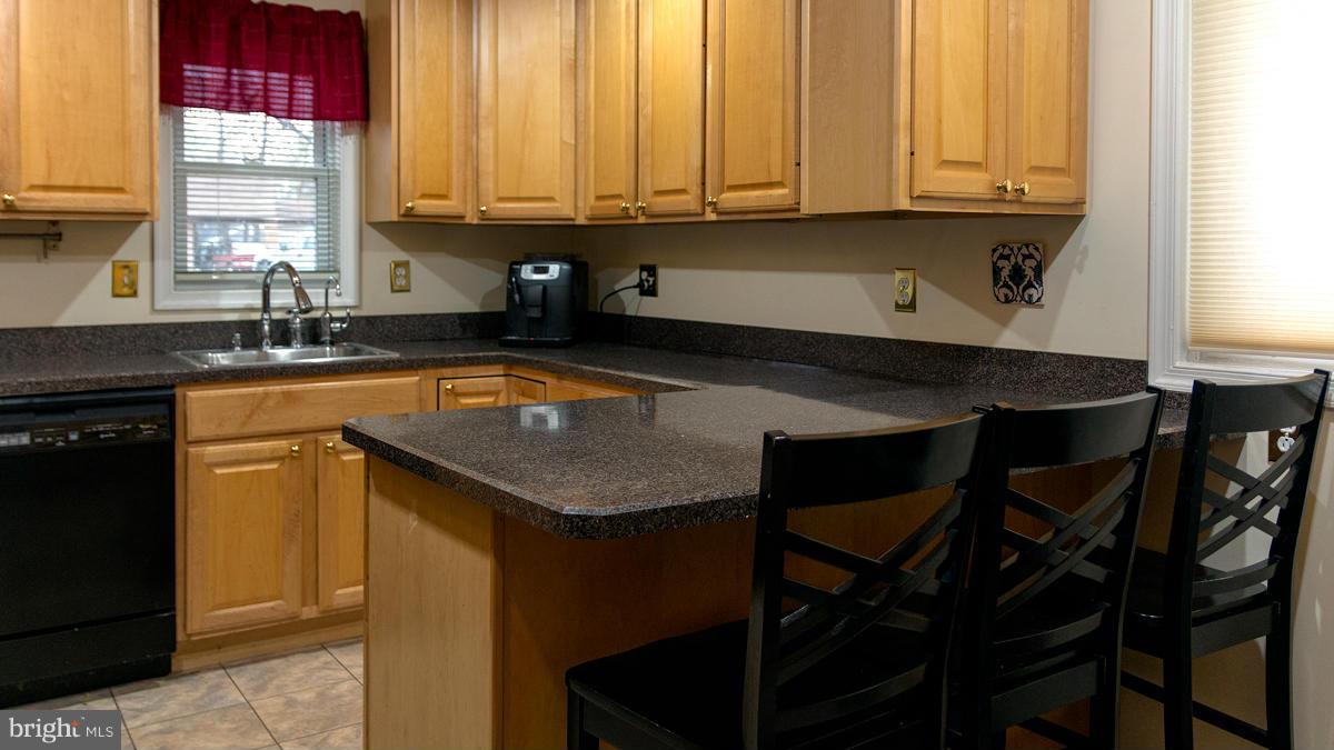 35 Thrush Road Sterling, VA 20164 - Photo 9 of 20 Kitchen