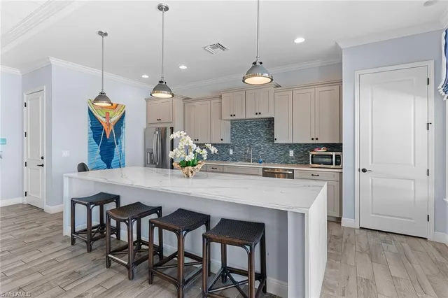 $2,500 | 2343 Sheen Lane, Unit 401, Naples, FL 34120