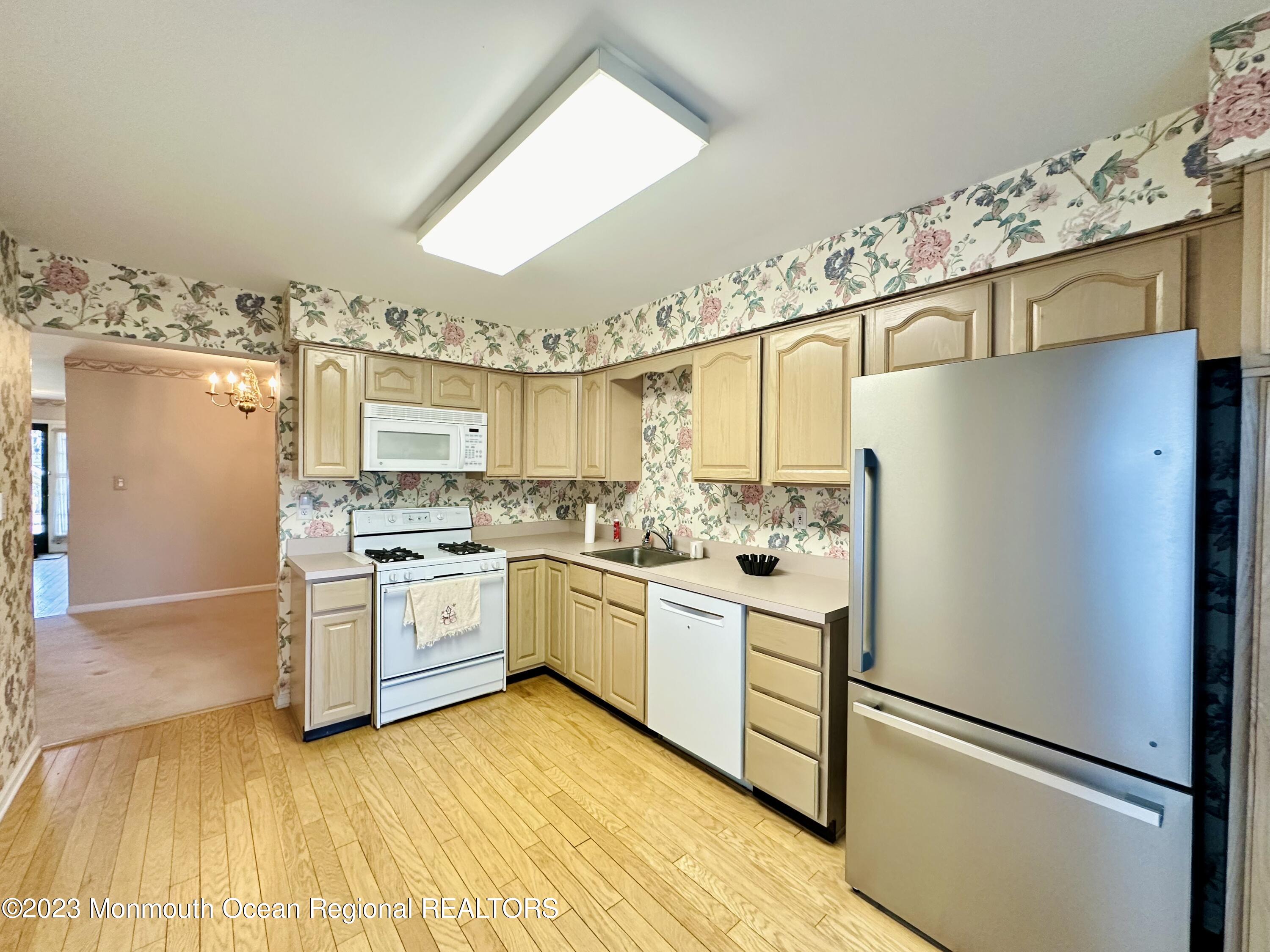 8 Alpine Road, Unit 197 Holmdel, NJ 07733 - Photo 7 of 18 IMG-9647