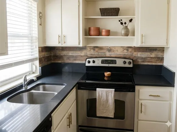 $94,900 | 200 North Betty Lane, Unit 5F, Clearwater, FL 33755