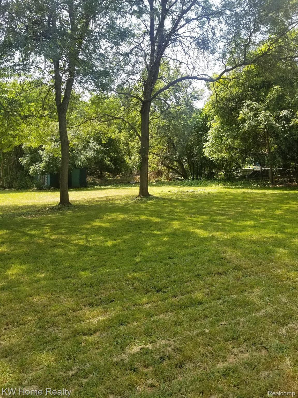 25815 Farmbrook Road Southfield, MI 48034 - Photo 26 of 34 REAR OF YARD