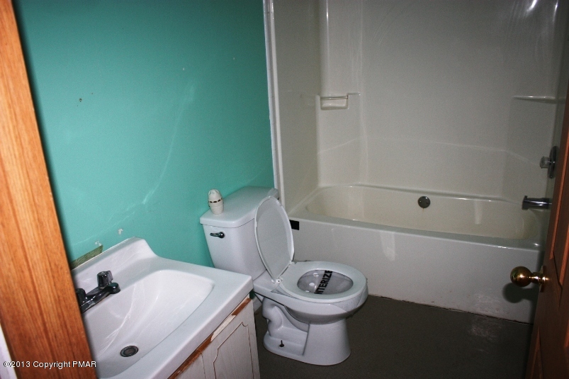 171 Blooming Grove Road Hawley, PA 18428 - Photo 14 of 17 Main Bath