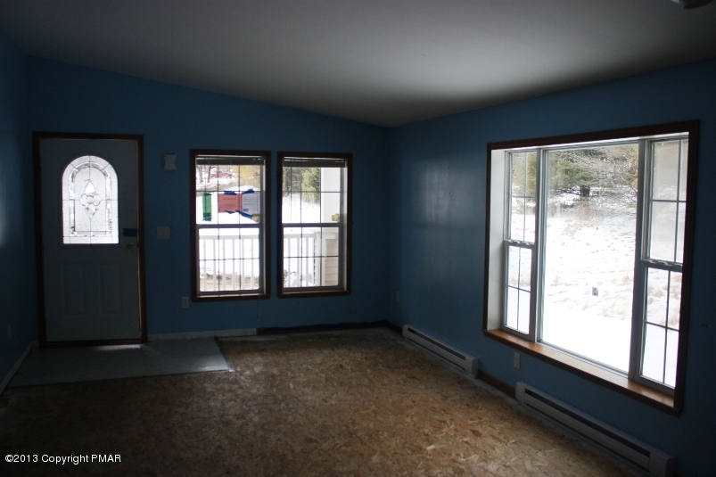 171 Blooming Grove Road Hawley, PA 18428 - Photo 6 of 17 Living room