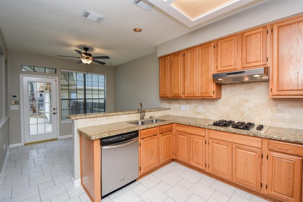27 West Rumple Creek Place Spring, TX 77381 - Photo 11 of 32 In the kitchen you will find a convenient breakfast bar - perfect for casual dining.