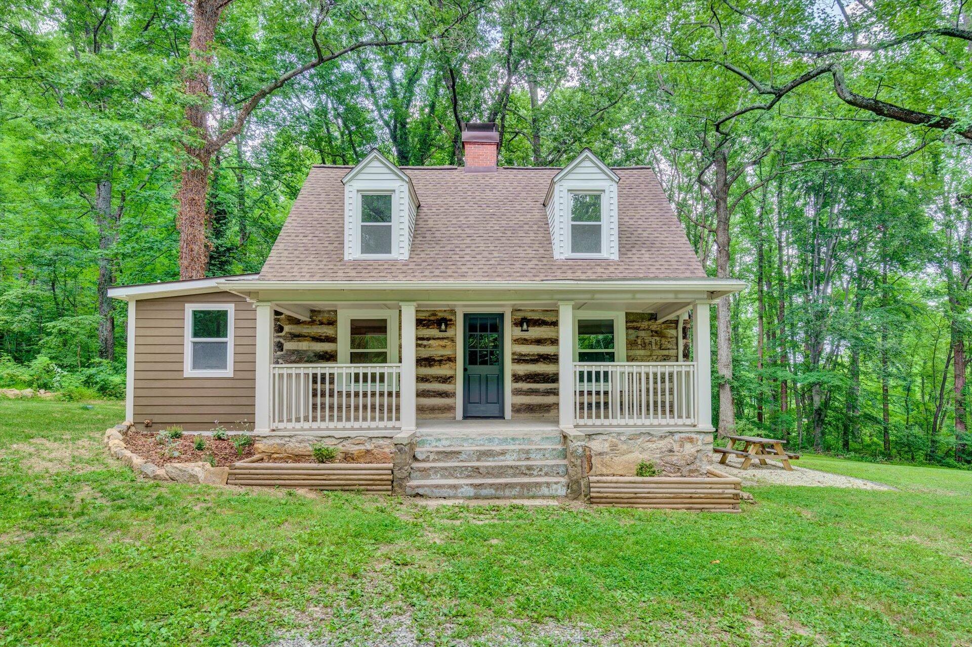 156 Ridgeview Circle Roanoke, VA 24019 - Photo 2 of 36 01-SHOWS GREAT-131-Henry