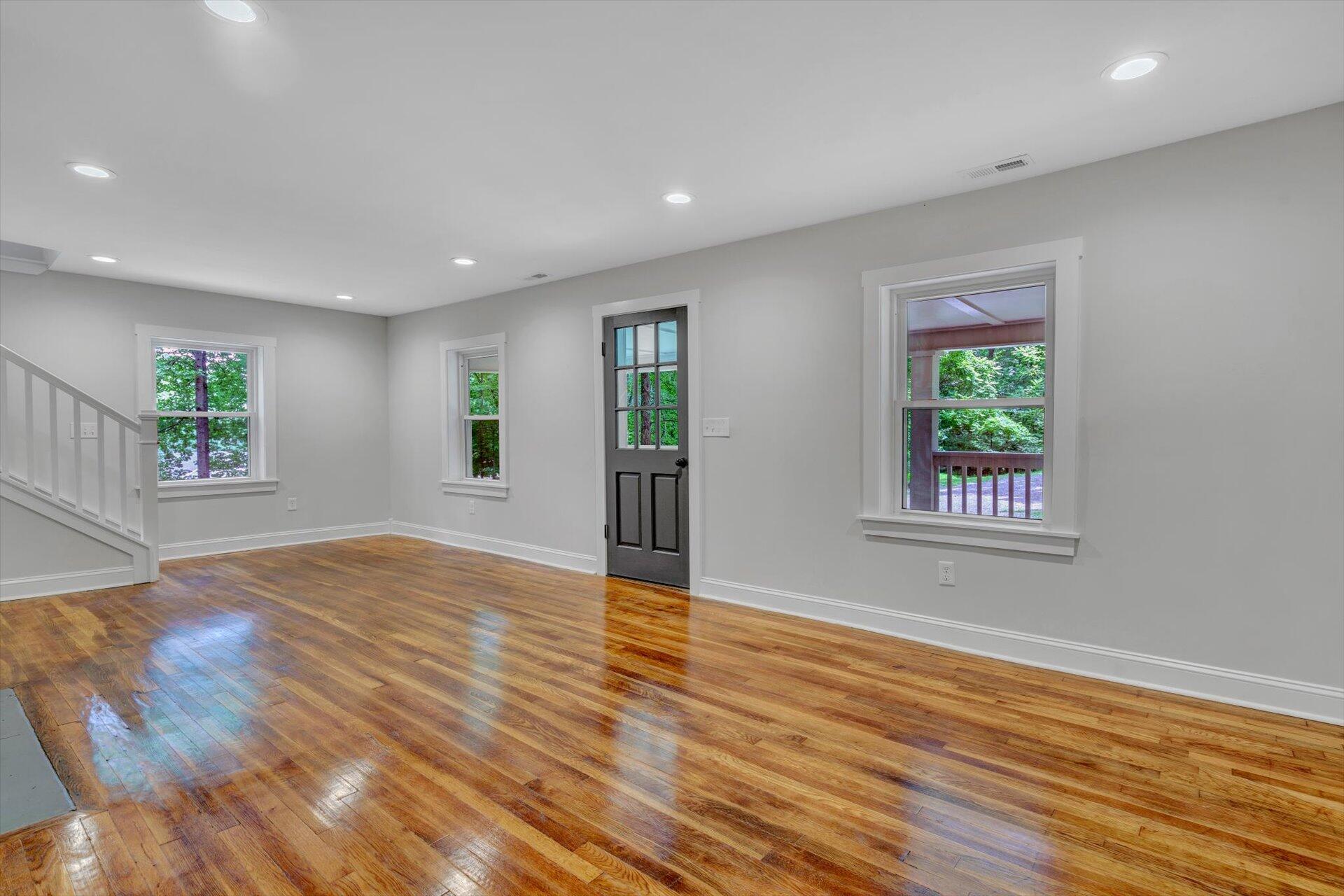 156 Ridgeview Circle Roanoke, VA 24019 - Photo 10 of 36 10-SHOWS GREAT-140-Henry
