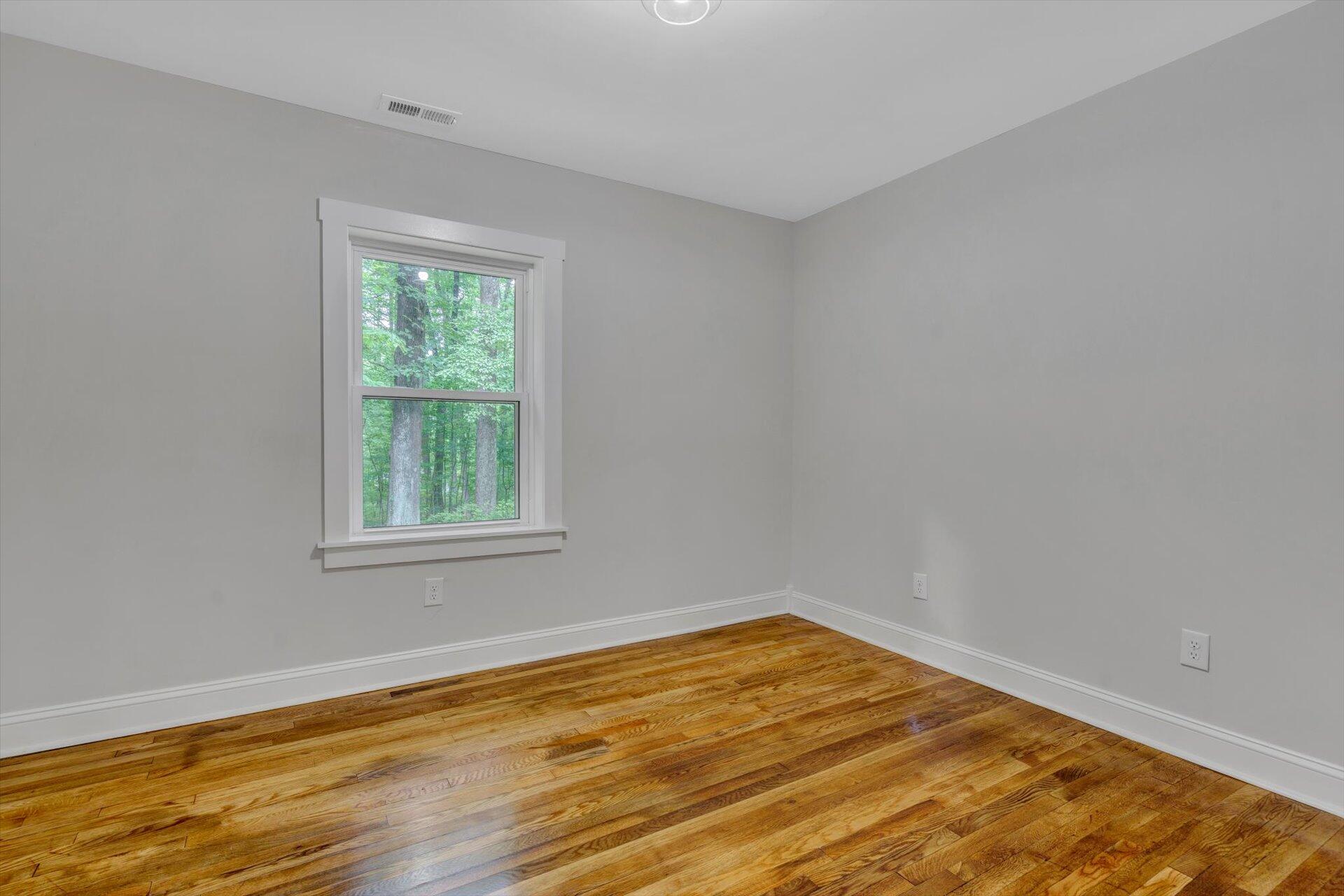 156 Ridgeview Circle Roanoke, VA 24019 - Photo 11 of 36 11-SHOWS GREAT-141-Henry