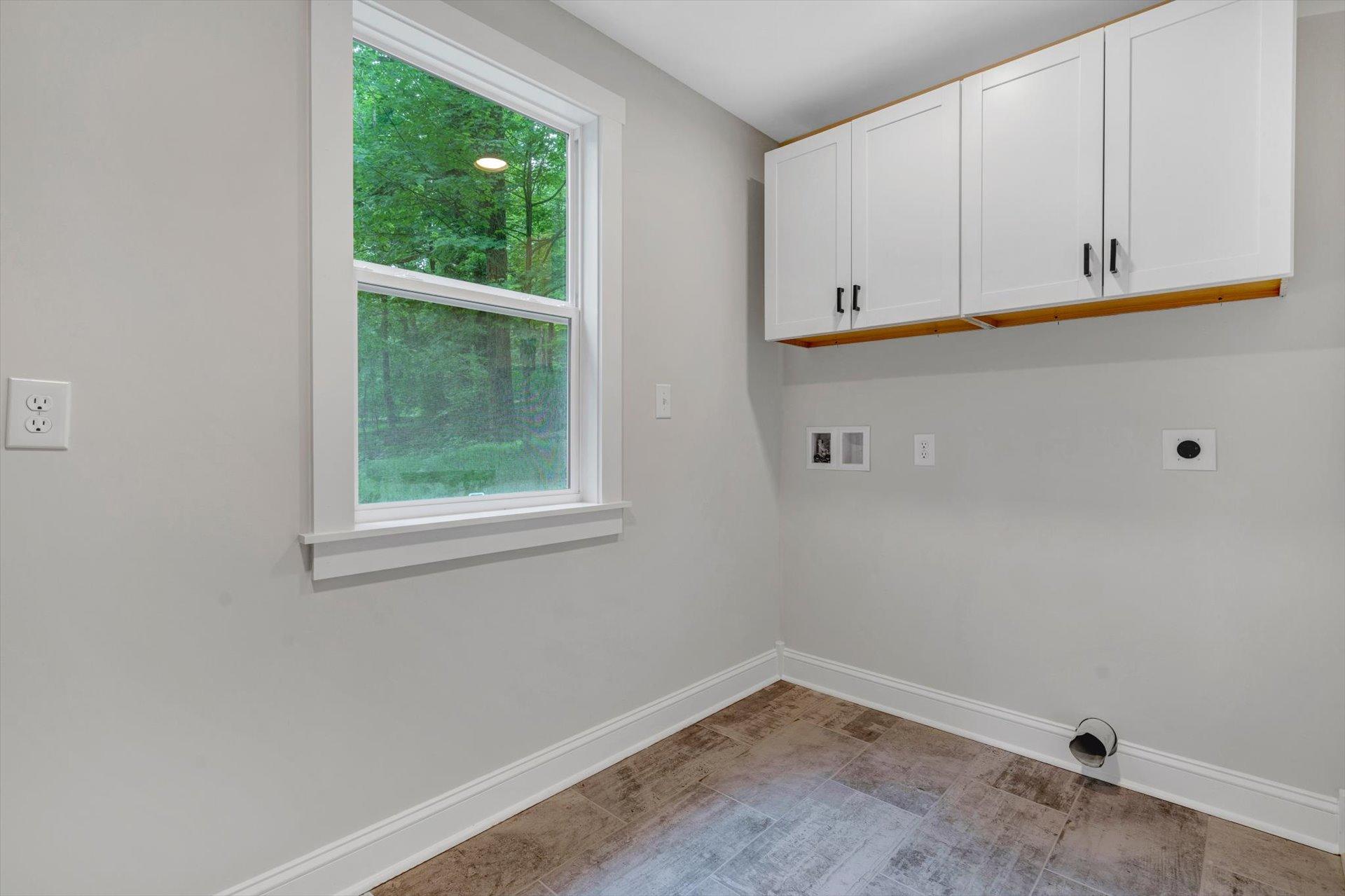 156 Ridgeview Circle Roanoke, VA 24019 - Photo 15 of 36 15-SHOWS GREAT-145-Henry