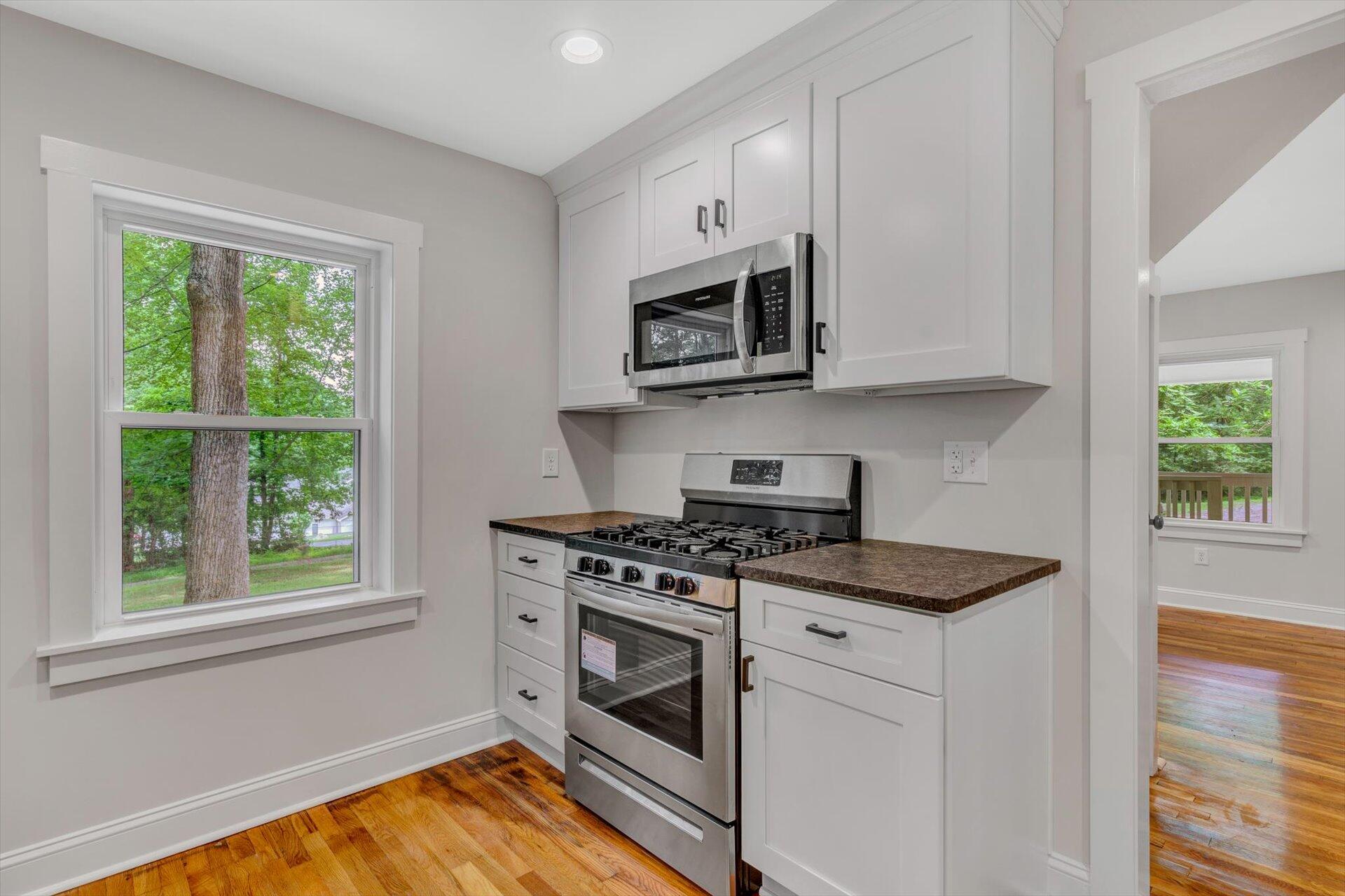 156 Ridgeview Circle Roanoke, VA 24019 - Photo 18 of 36 18-SHOWS GREAT-148-Henry