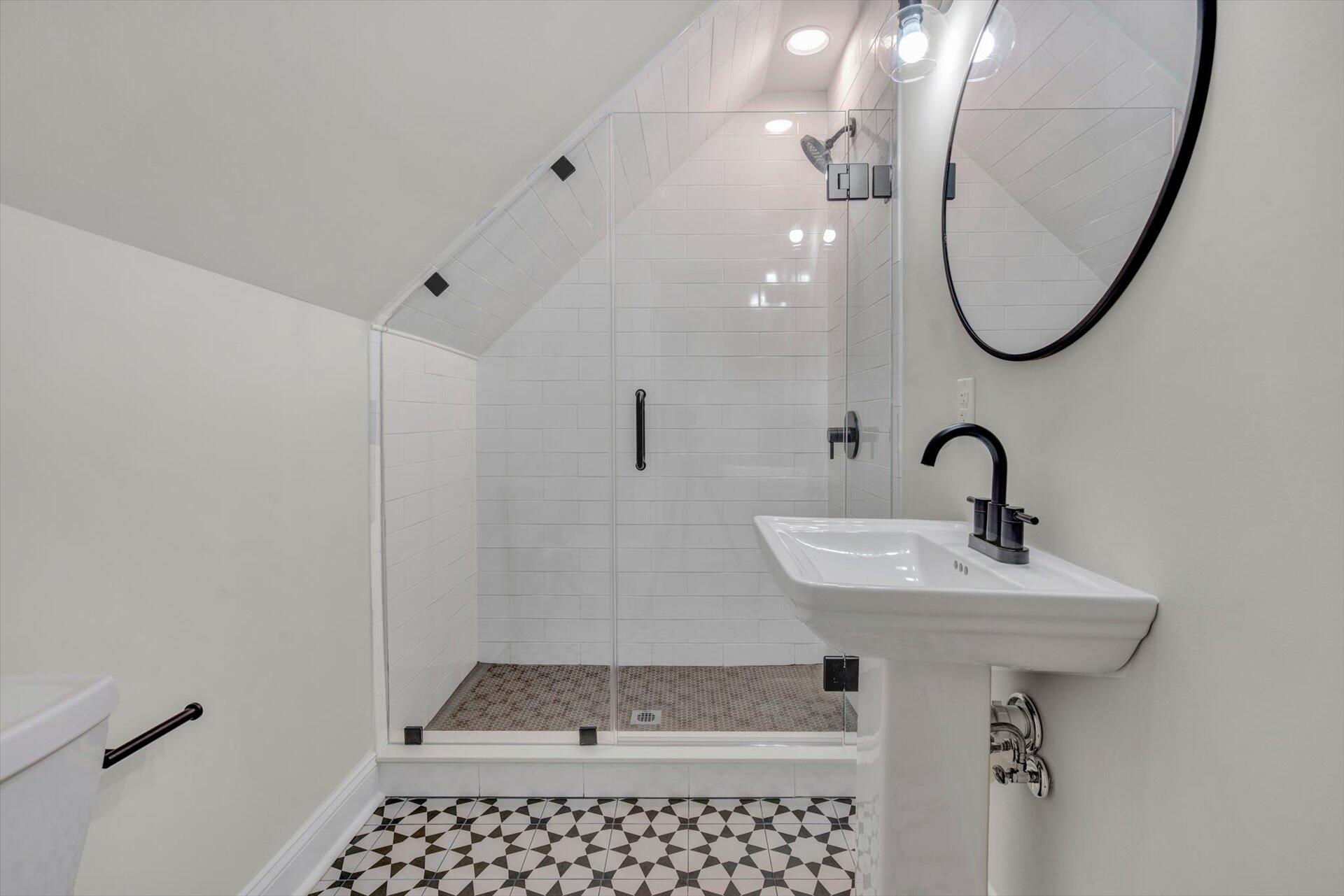 156 Ridgeview Circle Roanoke, VA 24019 - Photo 24 of 36 24-SHOWS GREAT-154-Henry