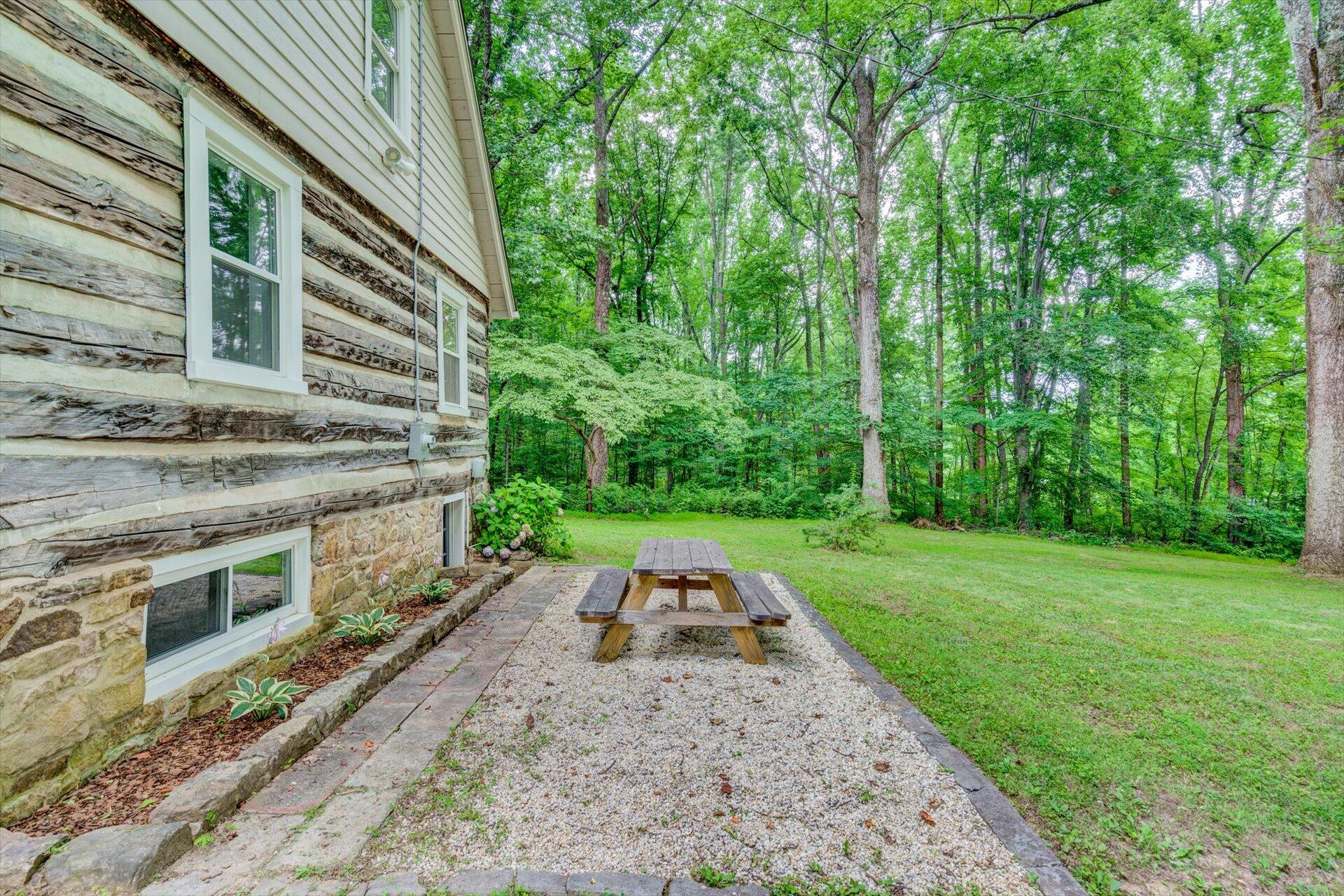 156 Ridgeview Circle Roanoke, VA 24019 - Photo 27 of 36 28-SHOWS GREAT-133-Henry