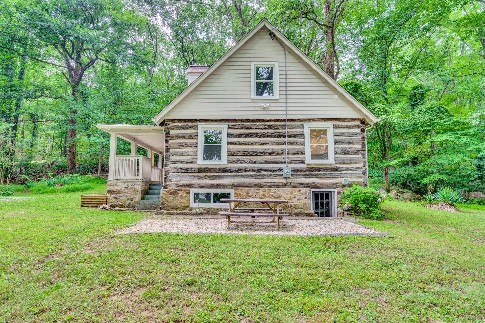 156 Ridgeview Circle Roanoke, VA 24019 - Photo 5 of 36 05-SHOWS GREAT-134-Henry