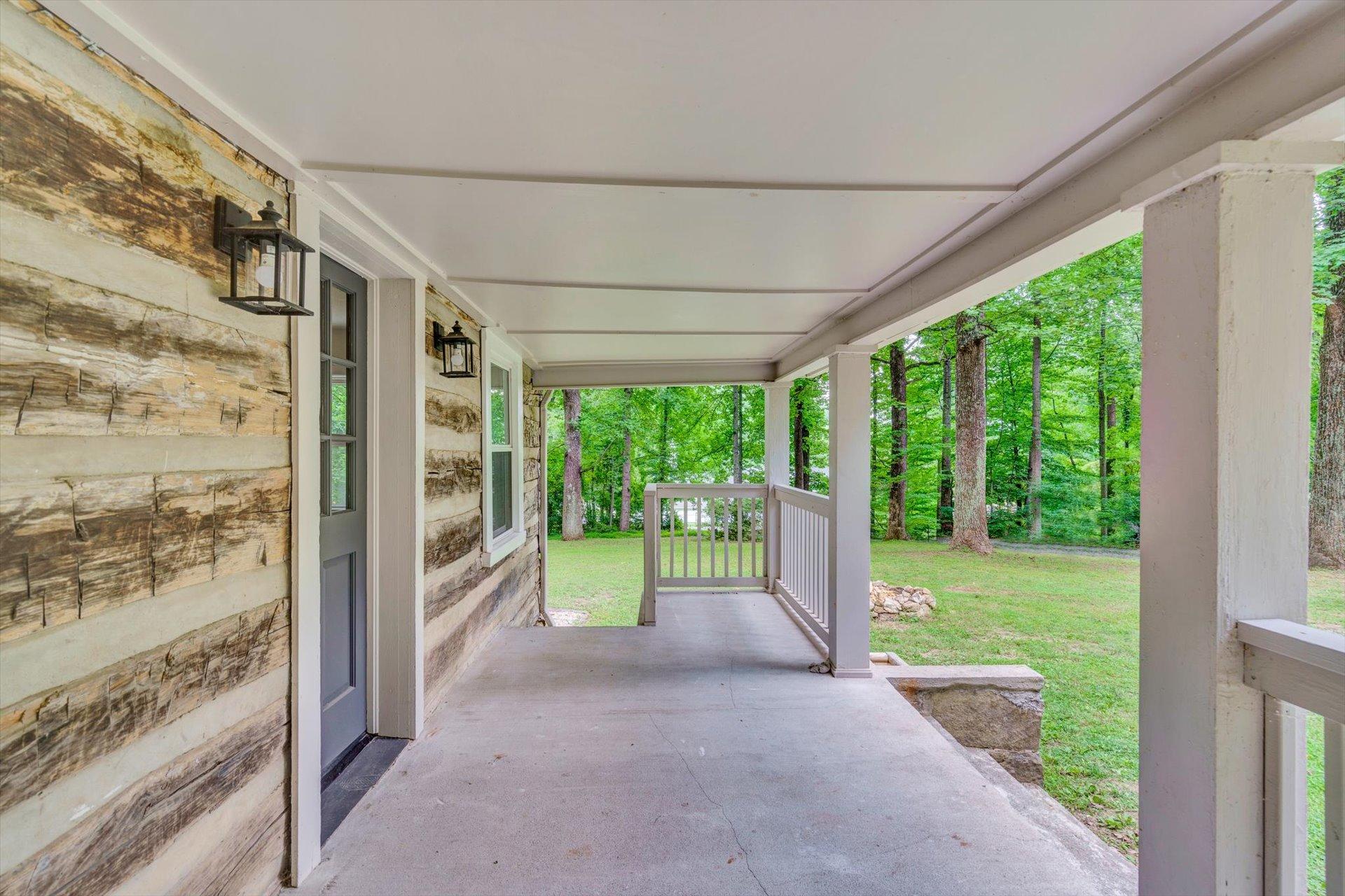 156 Ridgeview Circle Roanoke, VA 24019 - Photo 6 of 36 06-SHOWS GREAT-136-Henry