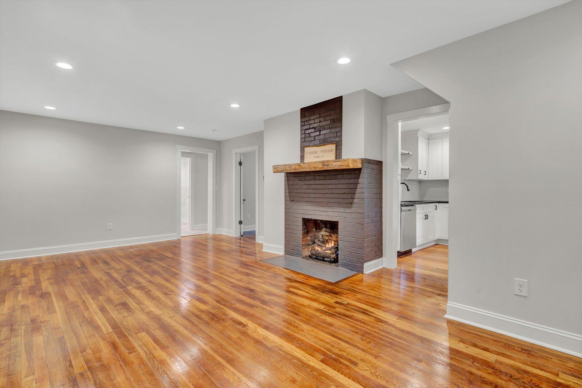 156 Ridgeview Circle Roanoke, VA 24019 - Photo 8 of 36 08-SHOWS GREAT-138-Henry