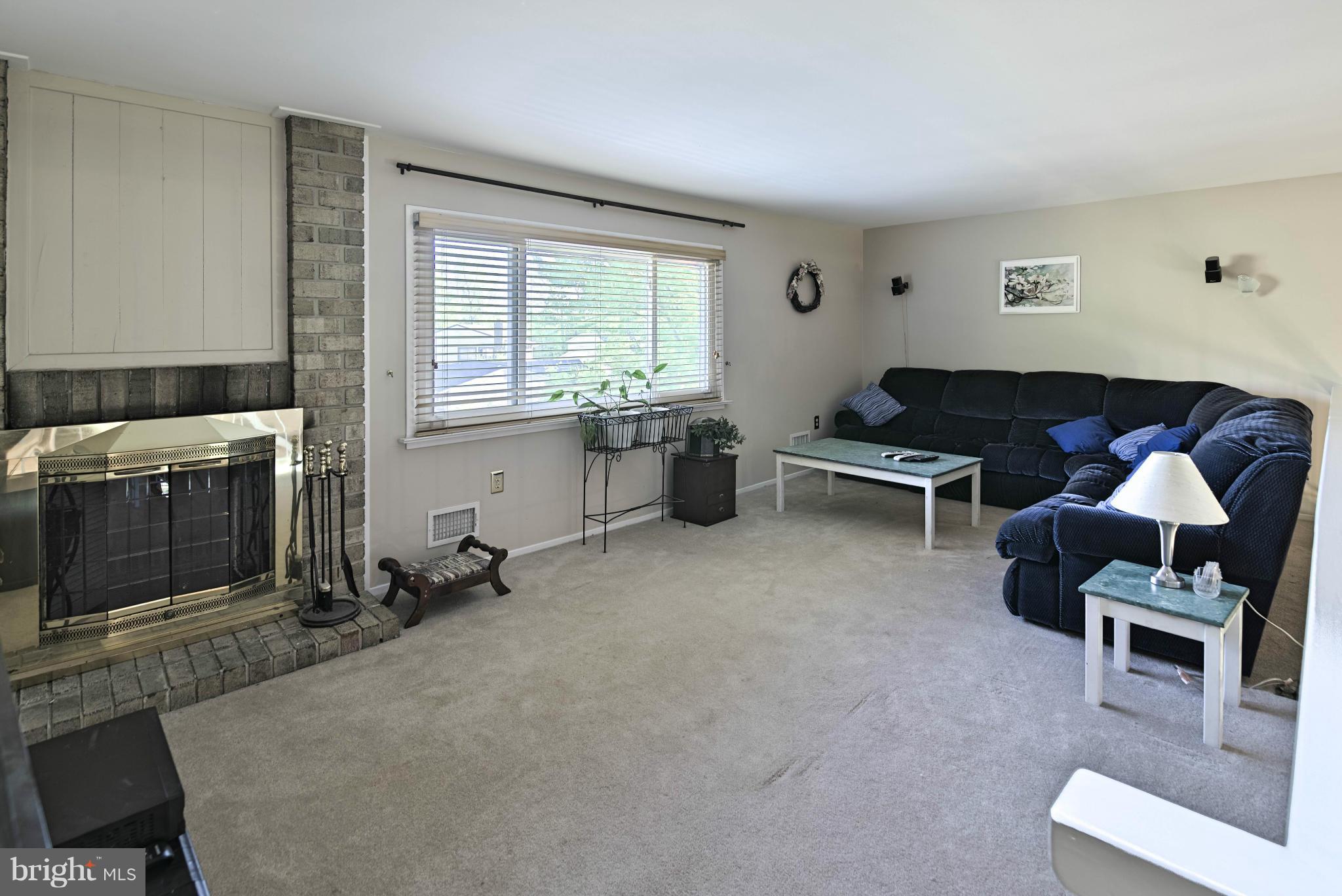 4429 Flintstone Road Alexandria, VA 22306 - Photo 17 of 27 Family Room