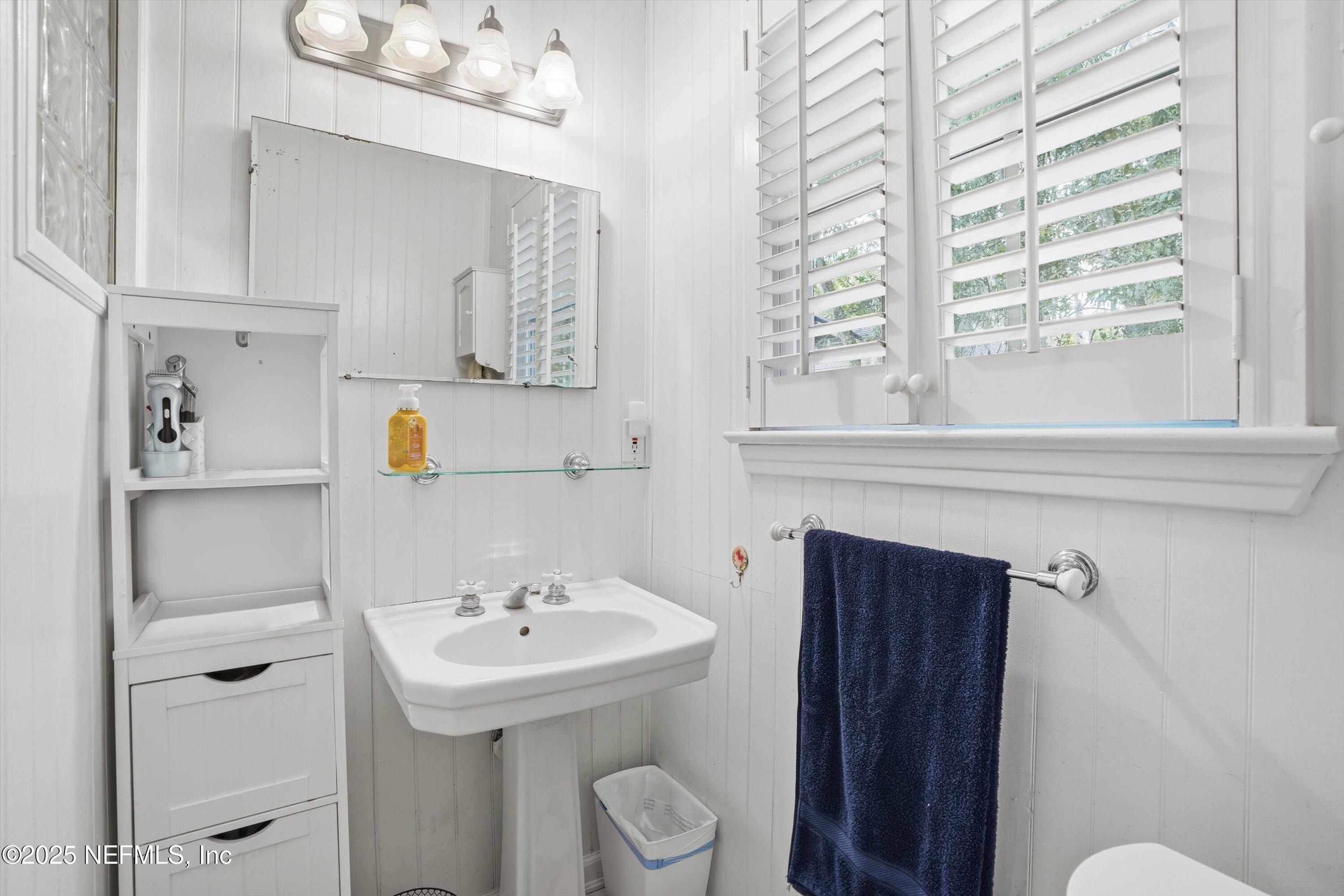 1602 Felch Avenue Jacksonville, FL 32207 - Photo 18 of 26 19-Bathroom