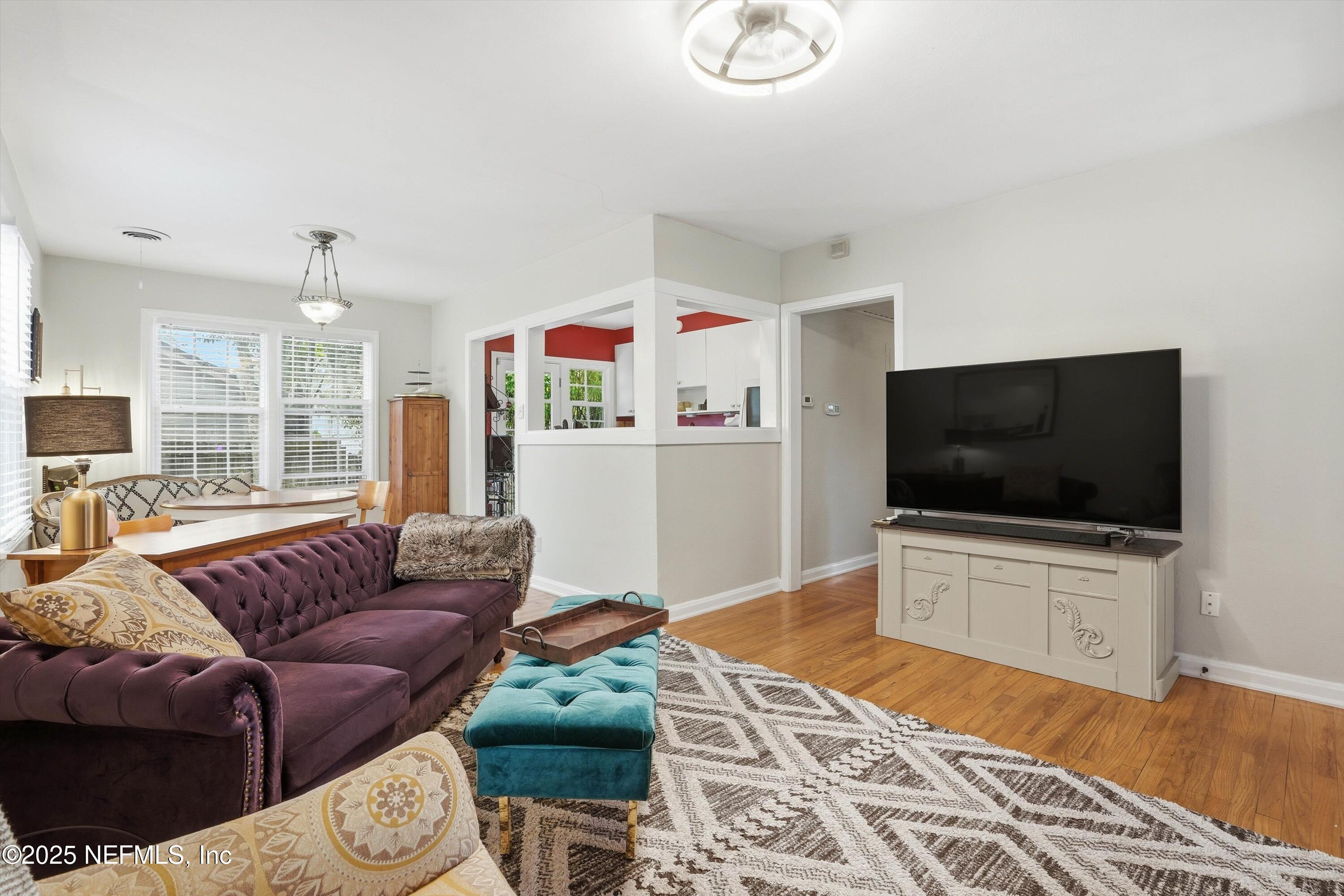 1602 Felch Avenue Jacksonville, FL 32207 - Photo 5 of 26 06-Living Room