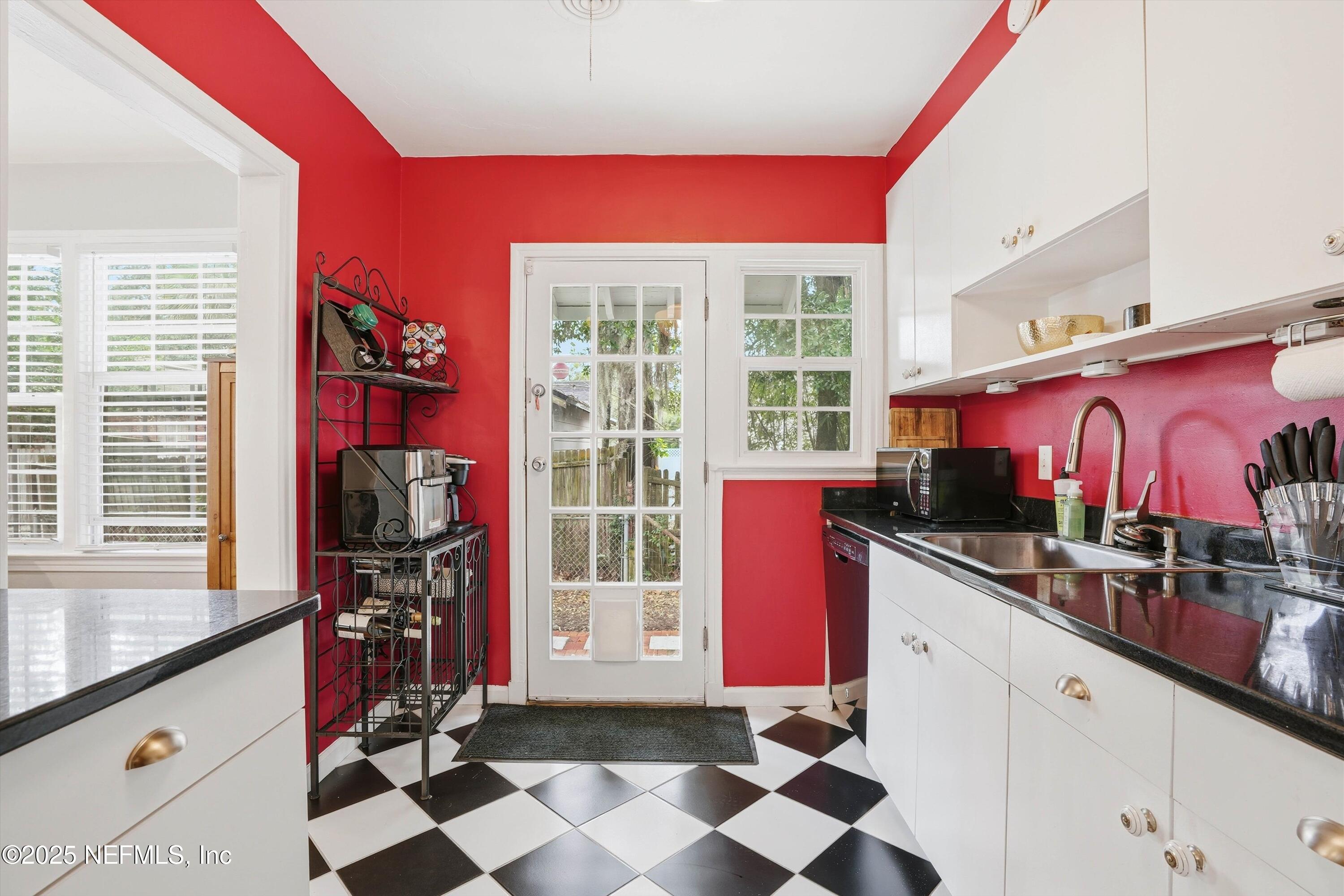 1602 Felch Avenue Jacksonville, FL 32207 - Photo 8 of 26 09-Kitchen