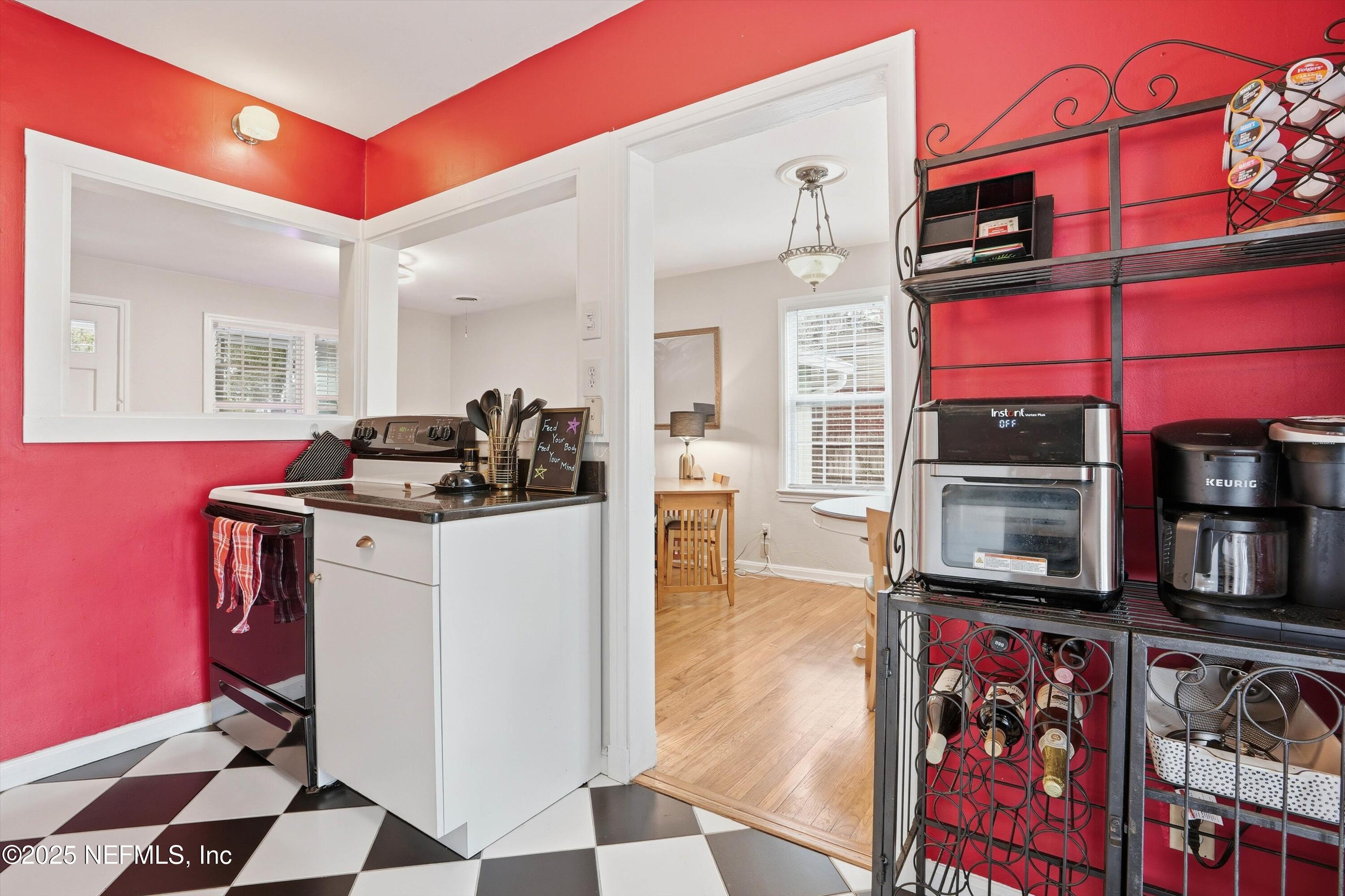 1602 Felch Avenue Jacksonville, FL 32207 - Photo 9 of 26 10-Kitchen