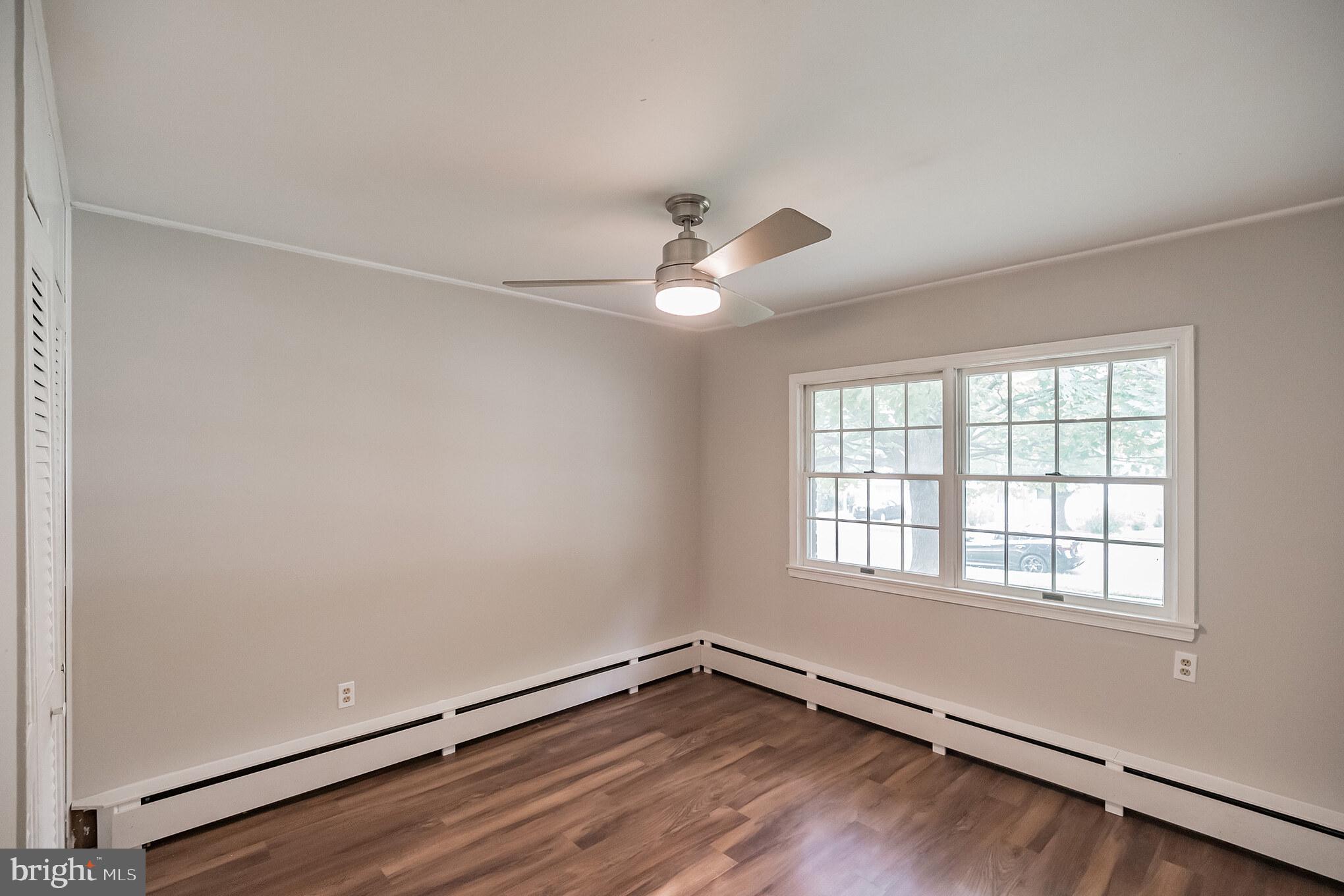 28 Cinnamon Road Levittown, PA 19057 - Photo 17 of 30 1st Floor front bedroom