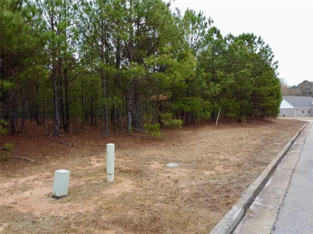 a view of an outdoor space with sitting area