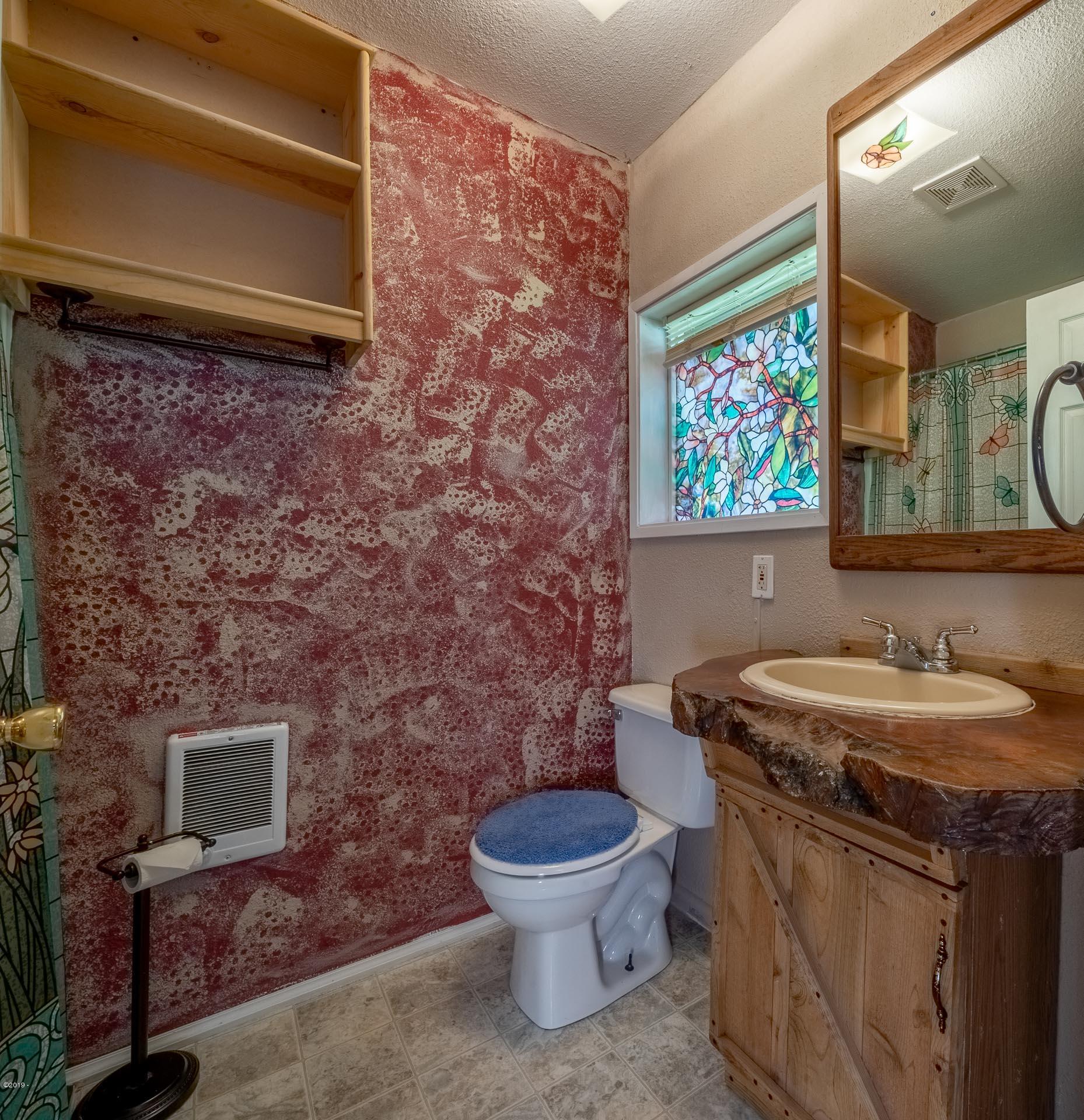 1346 Hidden Valley Road Newport, OR 97365 - Photo 16 of 23 Bathroom
