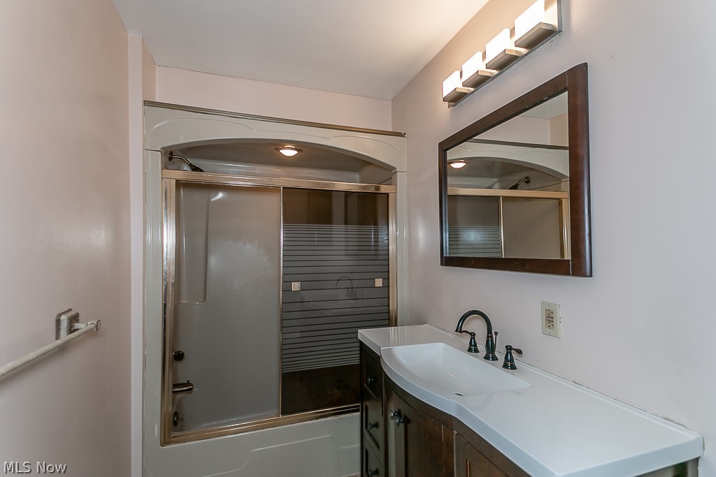 1700 Lyndhurst Road Lyndhurst, OH 44124 - Photo 17 of 35