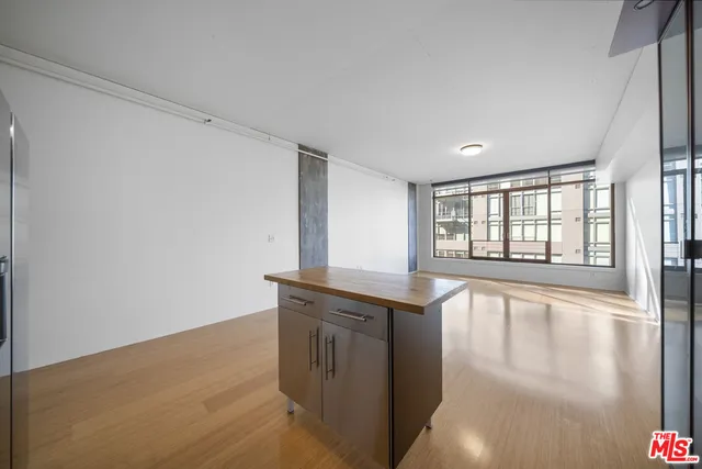 a view of an empty room with kitchen