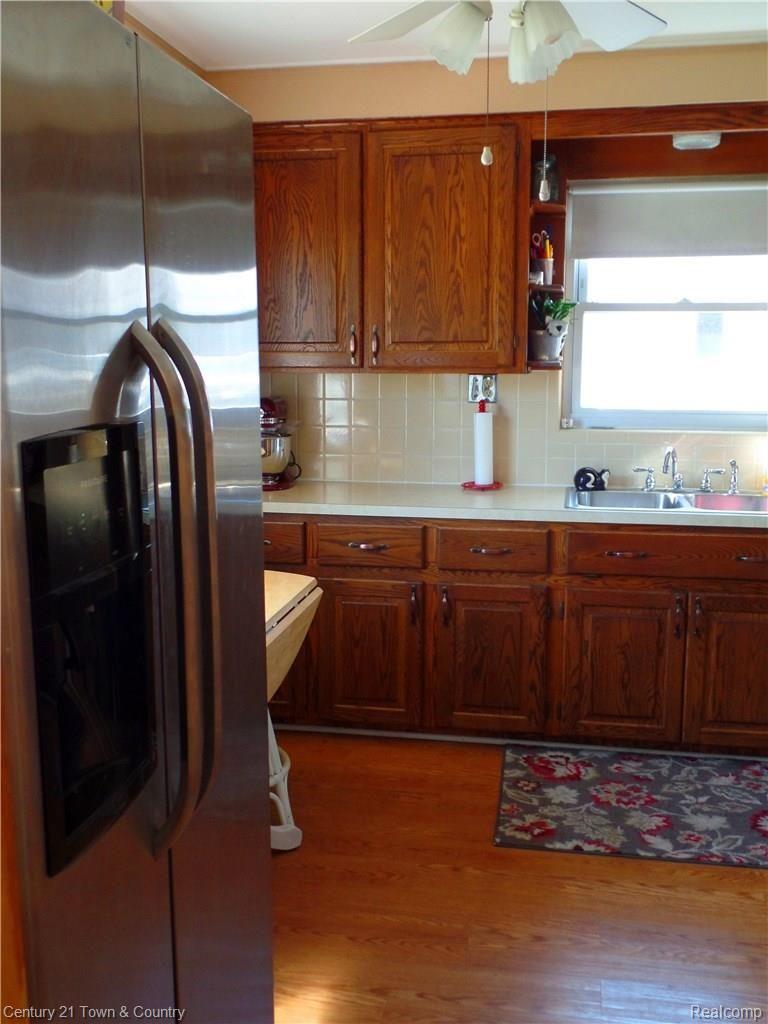 13233 Frazho Road Warren, MI 48089 - Photo 22 of 33 995.JPG