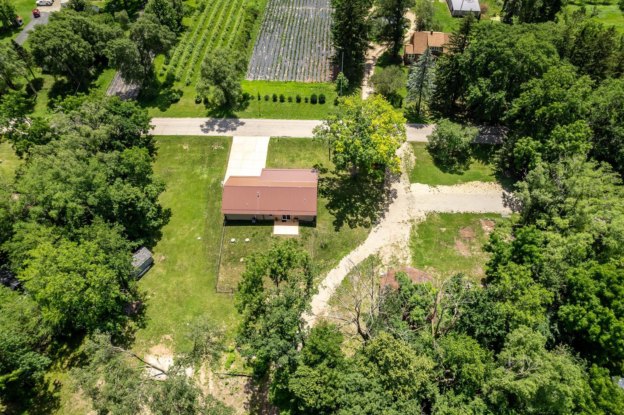 2137 West Creedy Road Beloit, WI 53511 - Photo 9 of 57