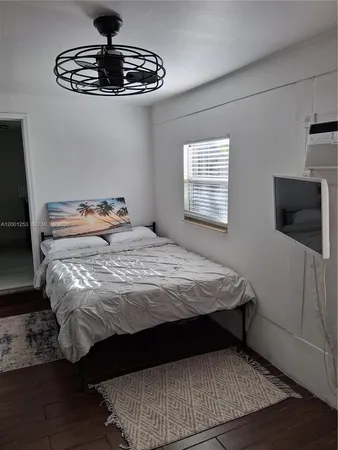 $1,500 | 1000 Southwest 3rd Avenue, Unit B, Hallandale Beach, FL 33009