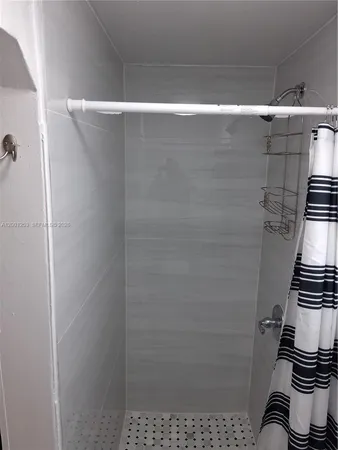 $1,500 | 1000 Southwest 3rd Avenue, Unit B, Hallandale Beach, FL 33009