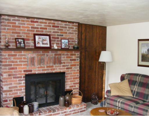 395 Lagonda Road Washington, PA 15301 - Photo 11 of 18 Living Room.