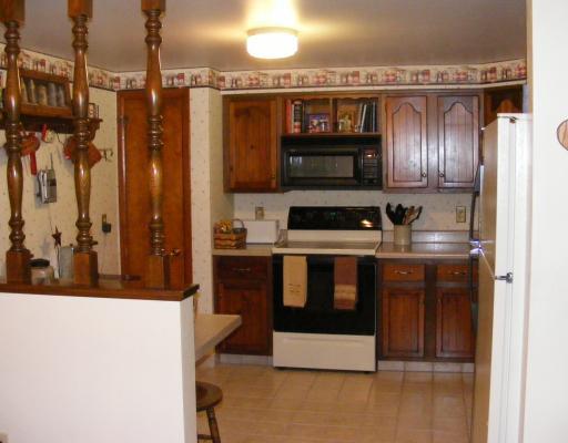 395 Lagonda Road Washington, PA 15301 - Photo 8 of 18 Kitchen. Country Kitchen with ceramic tile floor.