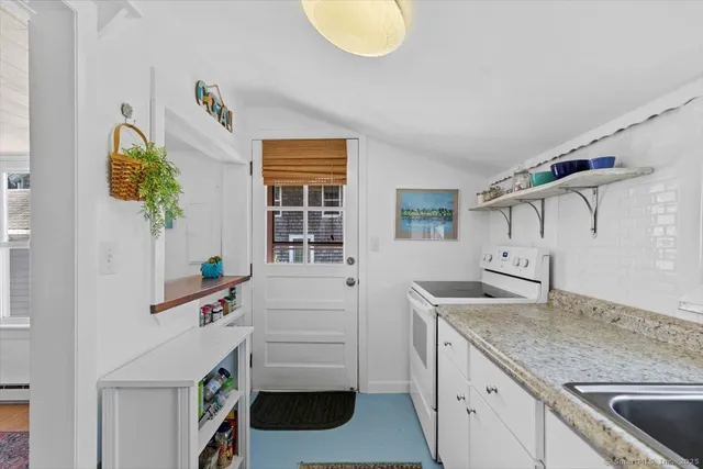 $1,950 | 8 Hill Avenue, Stonington, CT 06378