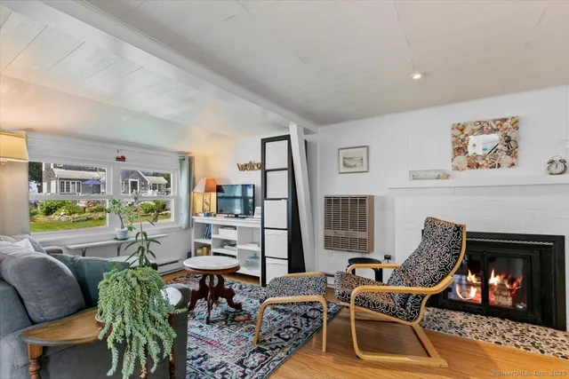 $1,950 | 8 Hill Avenue, Stonington, CT 06378