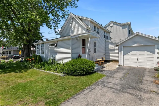 $1,950 | 8 Hill Avenue, Stonington, CT 06378