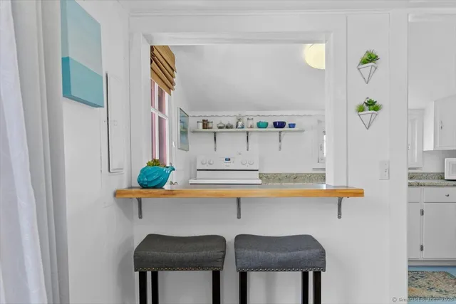 $1,950 | 8 Hill Avenue, Stonington, CT 06378