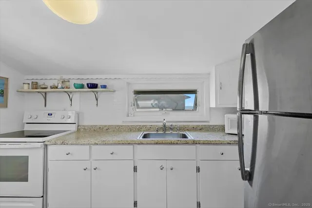 $1,950 | 8 Hill Avenue, Stonington, CT 06378